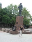 Возле памятника Макарову